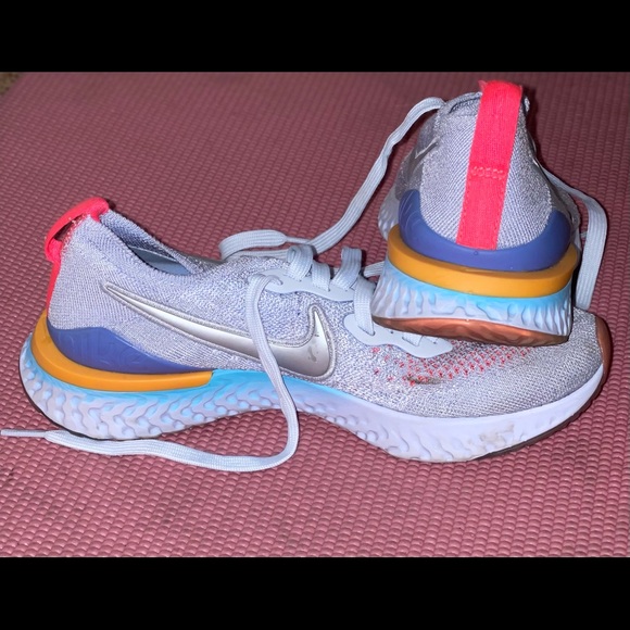 I am selling some Nike shoes for $35. - Picture 2 of 3